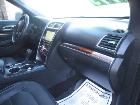 Used 2018 Ford Explorer Limited w/ Equipment Group 301A image 8