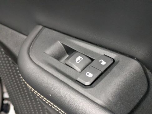 Used 2023 Jeep Grand Cherokee Limited AWD/4WD image 36