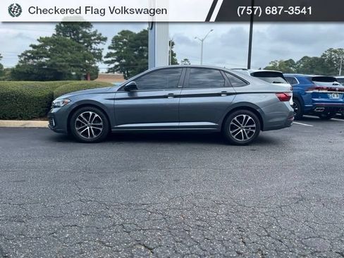 Used 2024 Volkswagen Jetta Sport FWD image 4