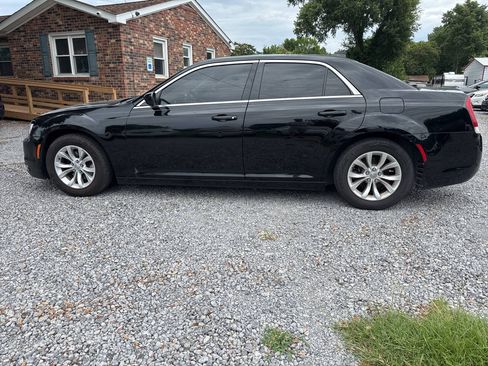 Used 2015 Chrysler 300 Limited RWD image 6