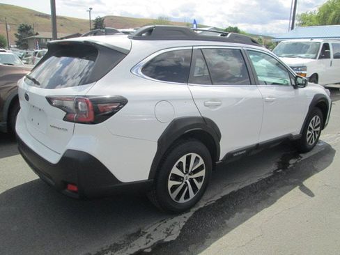 Used 2023 Subaru Outback Premium AWD/4WD image 2