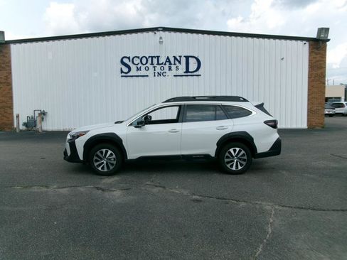 Used 2025 Subaru Outback Premium AWD/4WD image 1