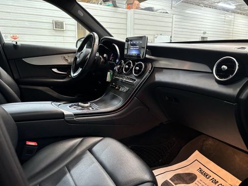 Used 2019 Mercedes-Benz GLC 300 4MATIC image 24