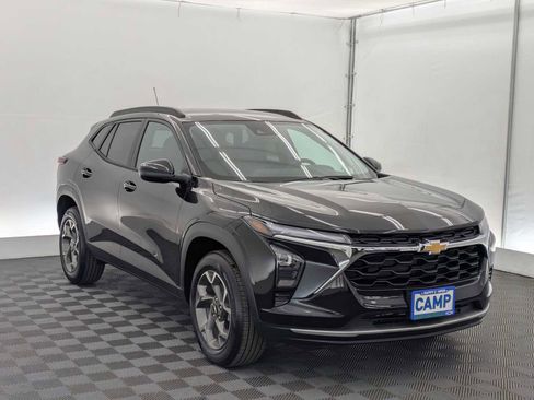 New 2026 Chevrolet Trax LT w/ Driver Confidence Package FWD image 8