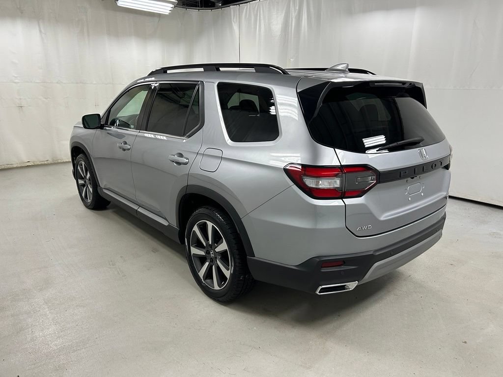 Certified 2024 Honda Pilot Touring image 7