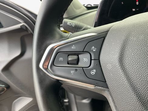 Used 2025 Chevrolet Trax LT w/ LT Convenience Package FWD image 19