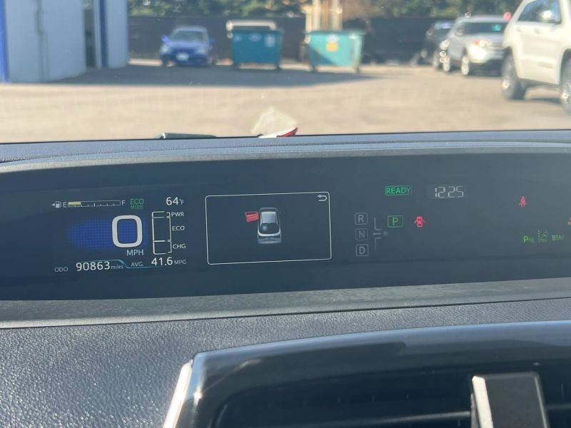 Used 2021 Toyota Prius LE FWD image 33