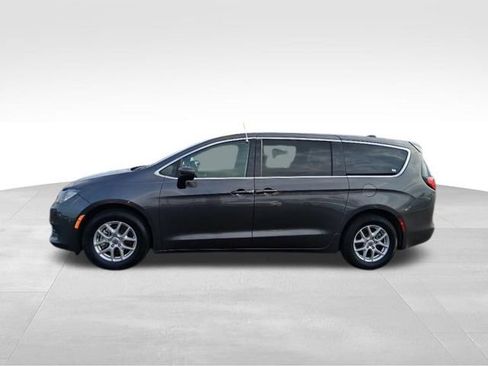 Used 2023 Chrysler Voyager LX FWD image 8