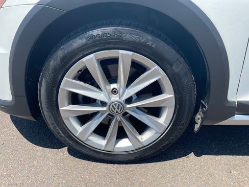 Used 2017 Volkswagen Golf Alltrack SE image 34