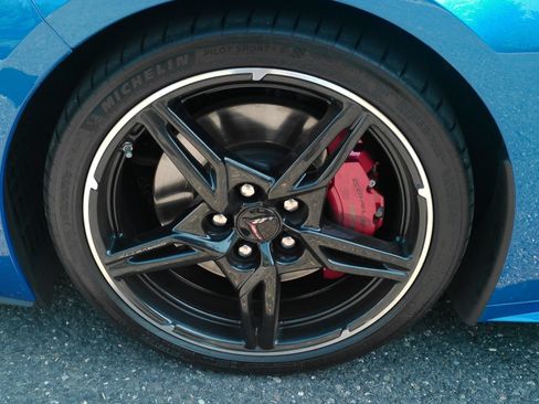 Used 2022 Chevrolet Corvette Stingray Preferred Conv w/ Z51 Performance Package RWD image 33