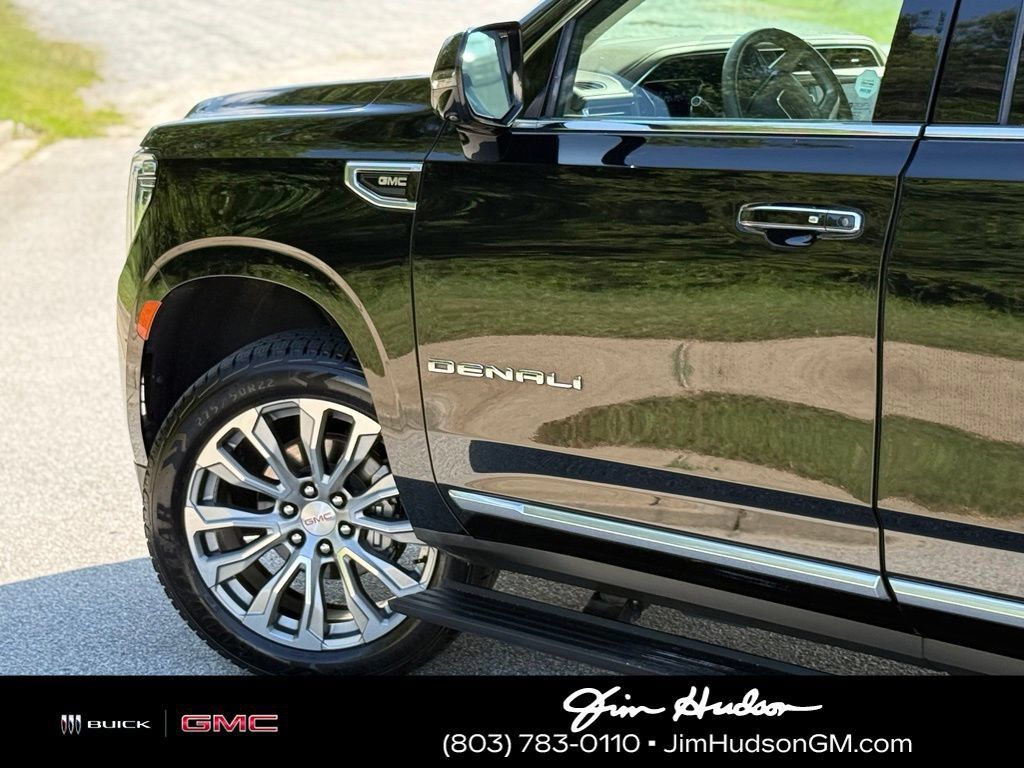 Used 2021 GMC Yukon XL Denali w/ Denali Premium Package AWD/4WD image 9