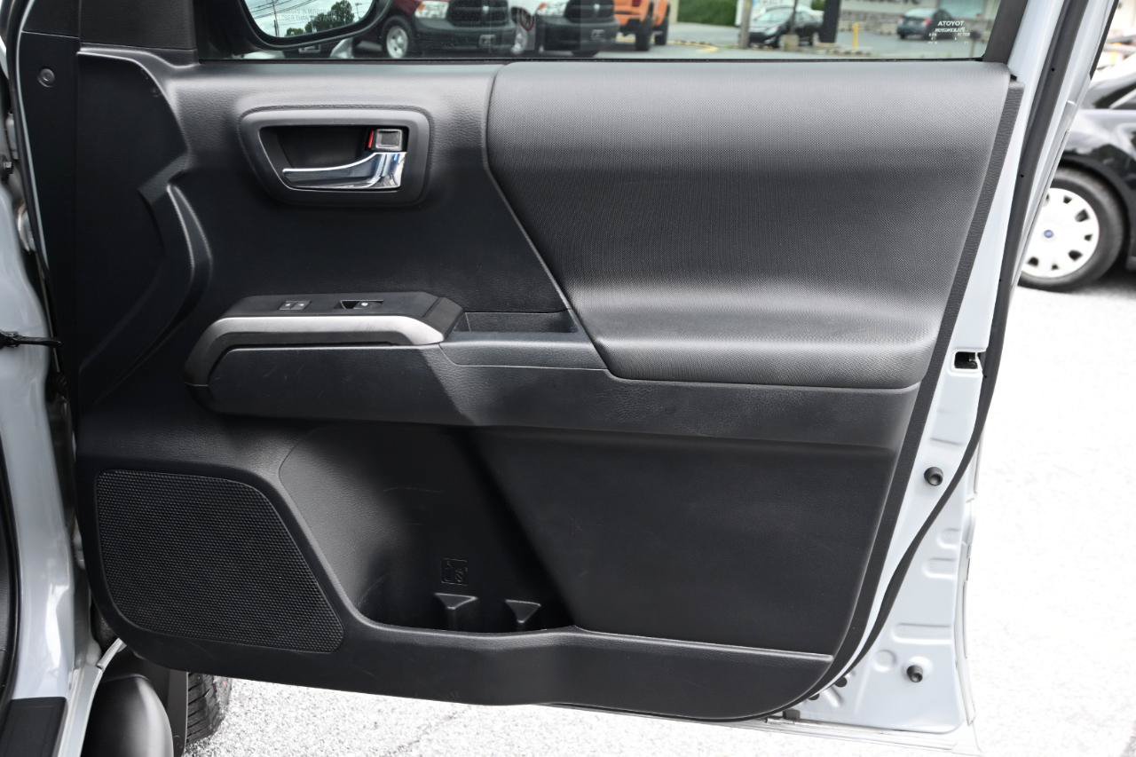 Used 2018 Toyota Tacoma TRD Sport w/ Technology Package AWD/4WD image 36