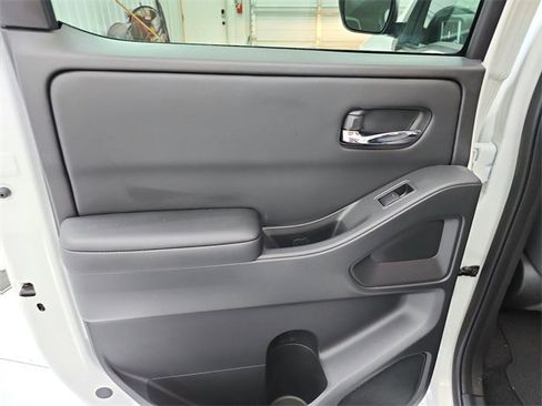 Used 2025 Nissan Frontier SV w/ SV Convenience Package image 37