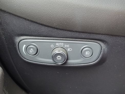Used 2019 Chevrolet Equinox Premier FWD image 14