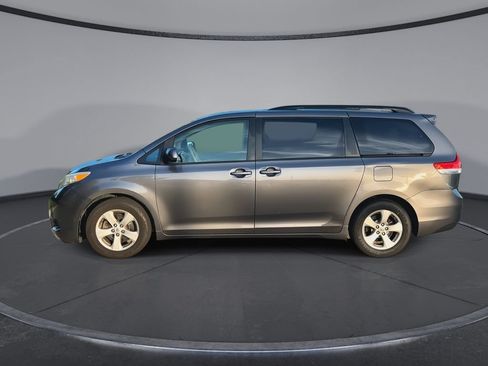 Used 2014 Toyota Sienna LE FWD image 5