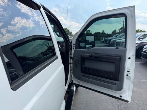 Used 2012 Ford F350 XLT w/ Snow Plow Prep Pkg AWD/4WD image 32