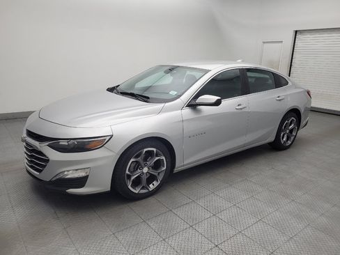 Used 2020 Chevrolet Malibu LT FWD image 2