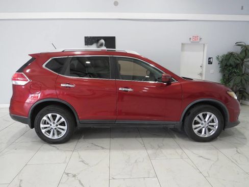 Used 2016 Nissan Rogue SV FWD image 2