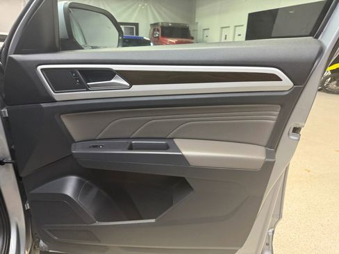 Used 2021 Volkswagen Atlas SE image 35