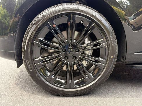 New 2026 Land Rover Range Rover Long Wheelbase SE image 13