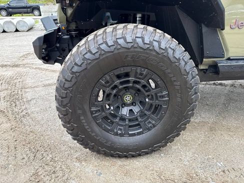 New 2026 Jeep Wrangler Unlimited Rubicon w/ Technology Group AWD/4WD image 9