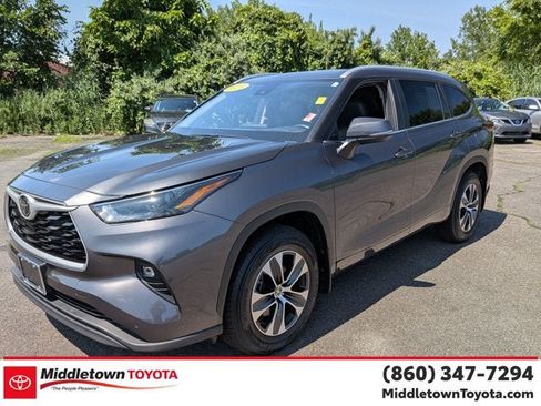 Certified 2024 Toyota Highlander XLE AWD/4WD image 7