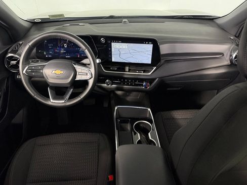 Used 2025 Chevrolet Equinox LT FWD image 13