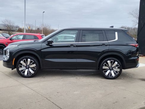 New 2025 Mitsubishi Outlander SE image 19