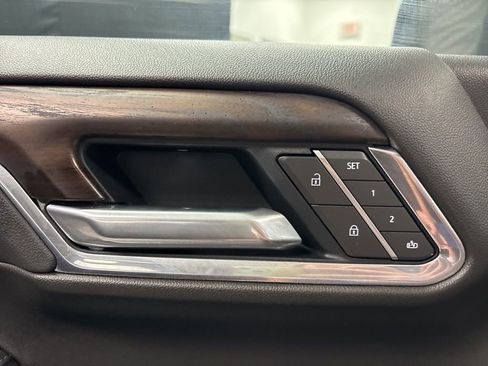 Used 2025 GMC Sierra 1500 SLT w/ SLT Premium Plus Package image 28