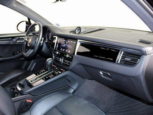 Used 2023 Porsche Macan image 26
