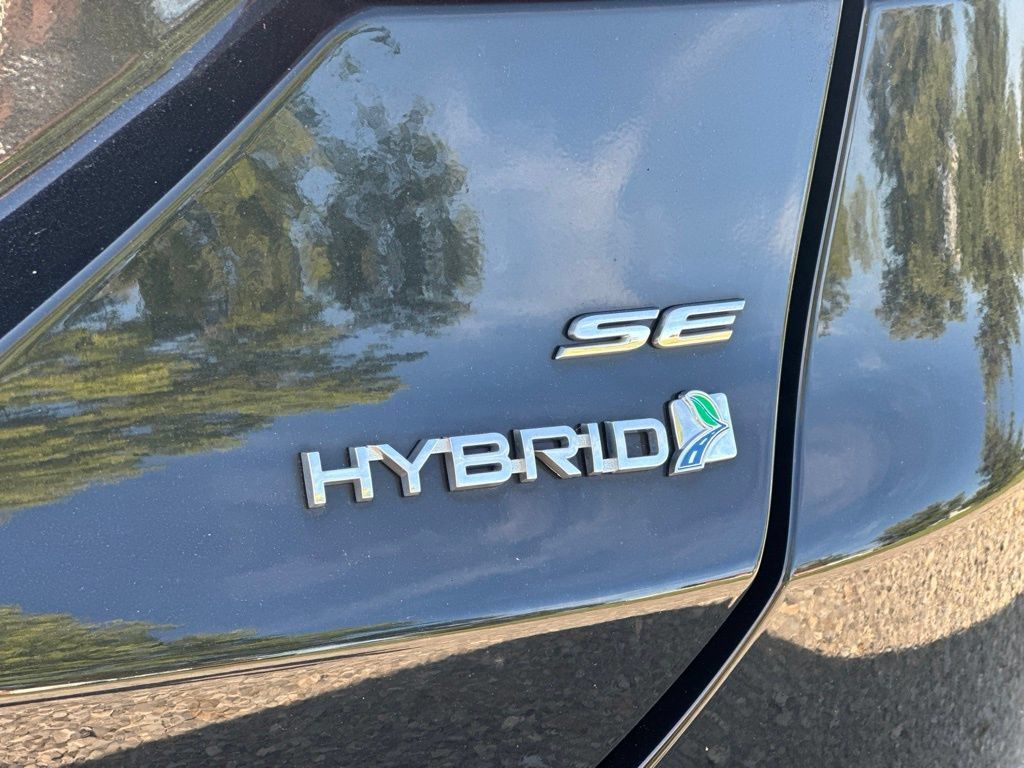 Used 2018 Ford Fusion SE w/ Equipment Group 601A FWD image 4