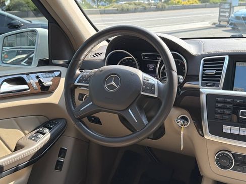 Used 2014 Mercedes-Benz GL 450 4MATIC image 22