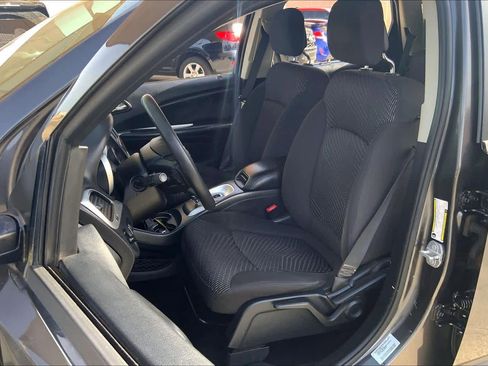 Used 2016 Dodge Journey SE w/ Flexible Seating Group image 8