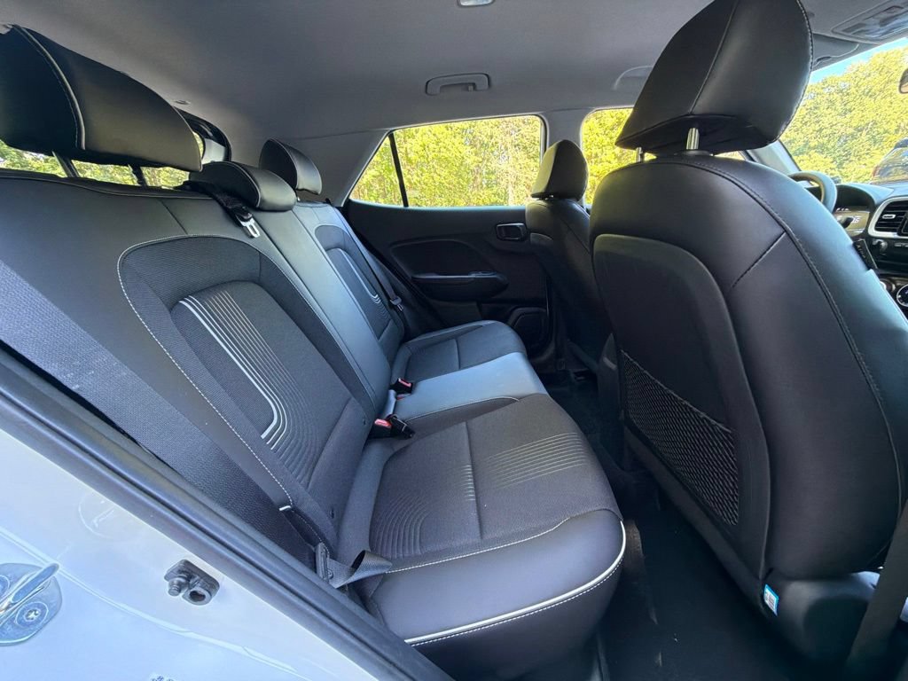 Certified 2023 Hyundai Venue Limited w/ Cargo Package FWD image 11