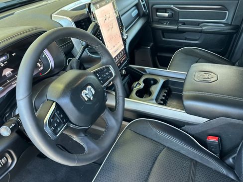 New 2026 RAM 2500 Laramie AWD/4WD image 10