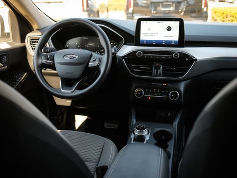 Used 2020 Ford Escape SE image 30