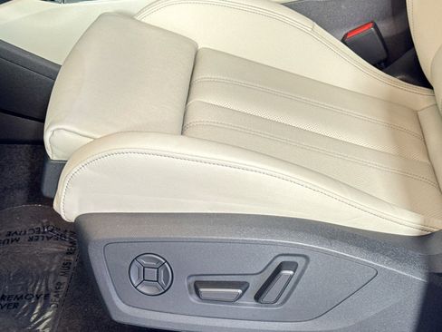 New 2025 Audi Q6 e-tron Premium Plus image 16