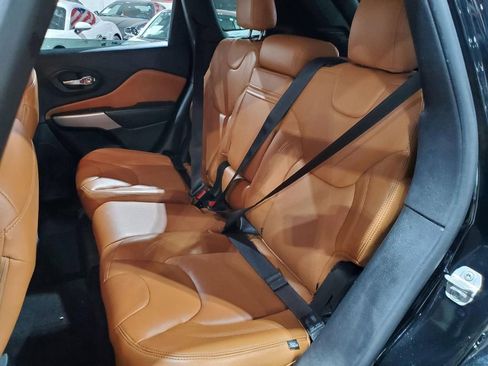 Used 2018 Jeep Cherokee Latitude w/ Altitude Package image 22