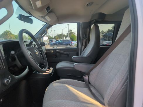 Used 2022 Chevrolet Express 3500 LS RWD image 13