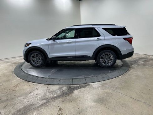 New 2026 Ford Explorer Active w/ Active Comfort Package image 8