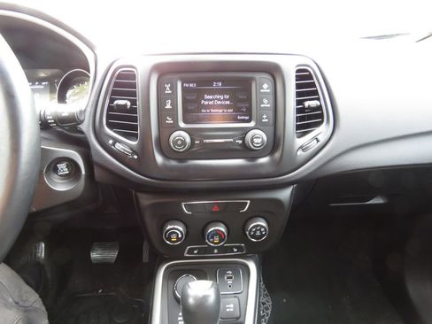 Used 2018 Jeep Compass Latitude w/ Cold Weather Group AWD/4WD image 25
