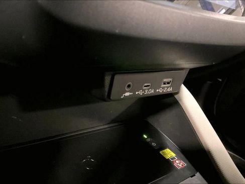 Used 2025 Subaru Forester Premium image 33