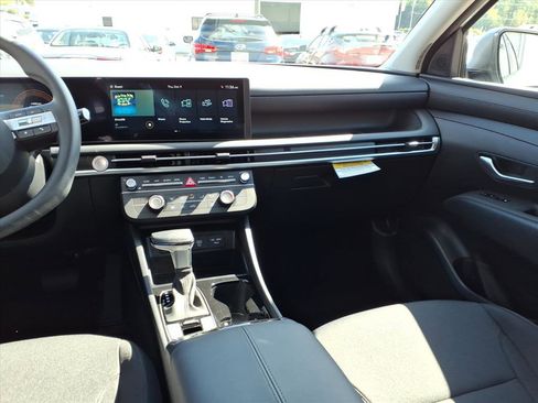 New 2026 Hyundai Tucson SE image 9