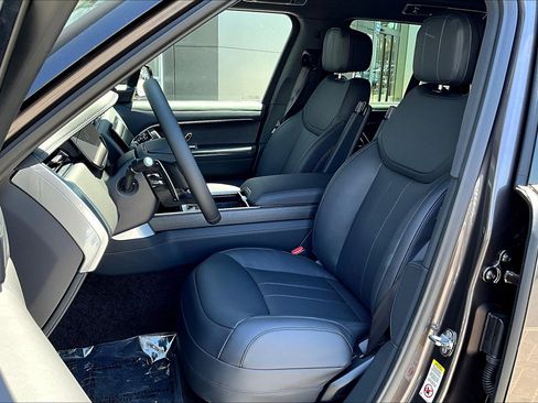 New 2025 Land Rover Range Rover SE image 9