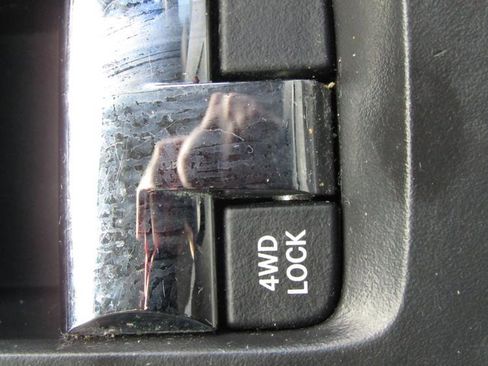 Used 2017 Jeep Compass Latitude image 25