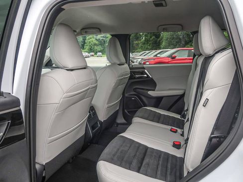 New 2025 Mitsubishi Outlander AWD image 25