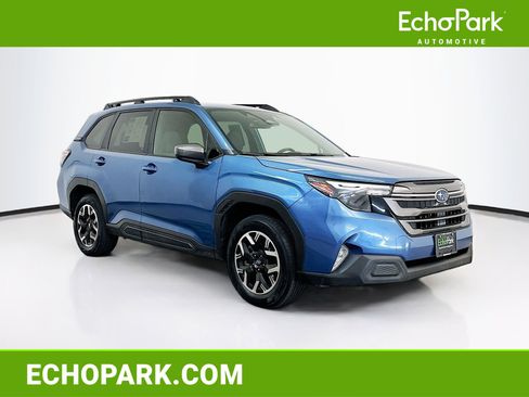 Used 2025 Subaru Forester Premium AWD/4WD image 1