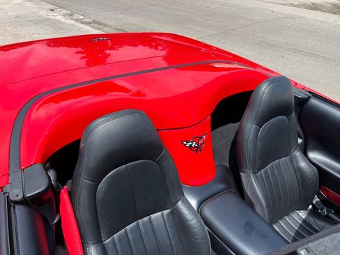 Used 1998 Chevrolet Corvette Convertible w/ Memory Pkg RWD image 13