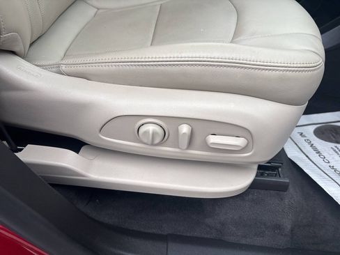 Used 2019 Buick Enclave Essence AWD/4WD image 20