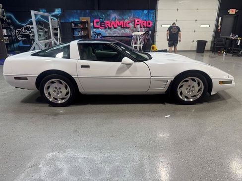 Used 1996 Chevrolet Corvette Coupe RWD image 6
